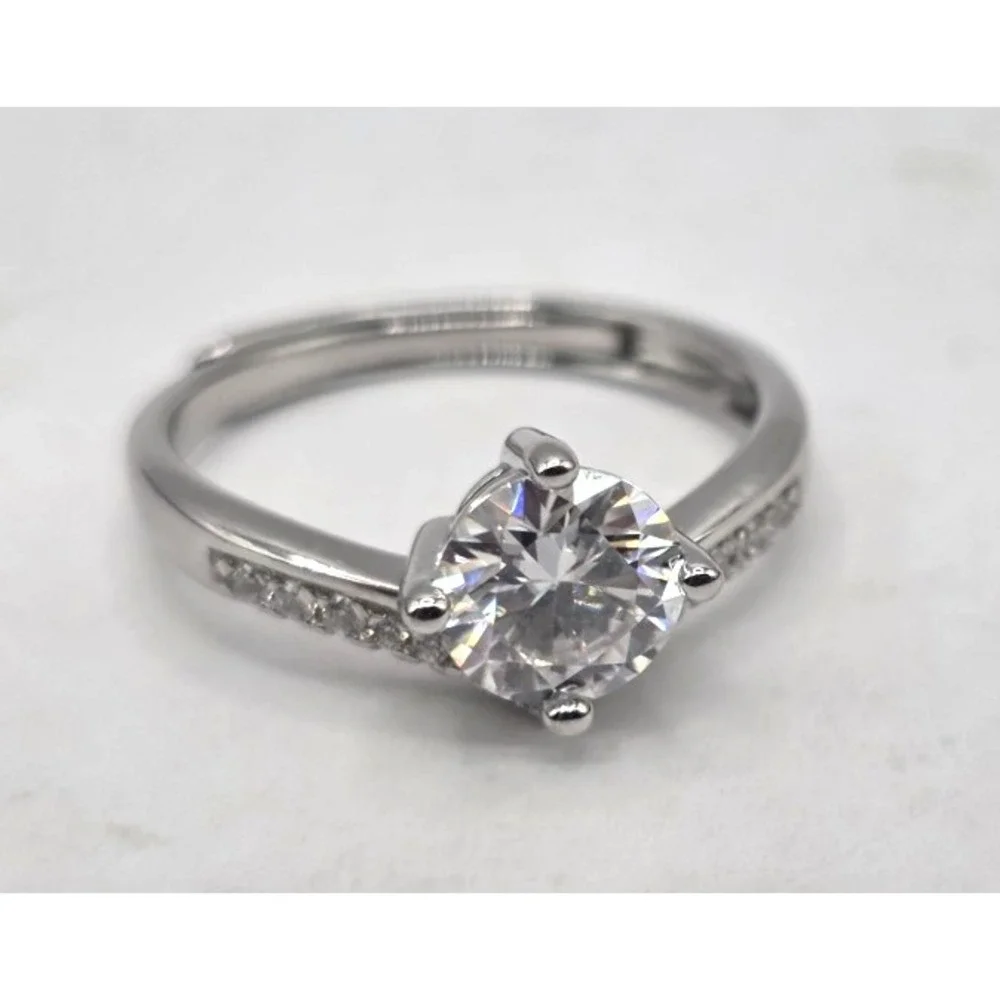 Moissanite V-shaped 1 CT Round Ring Size 6.5 Adjustable Sterling Silver 925 NWOT
